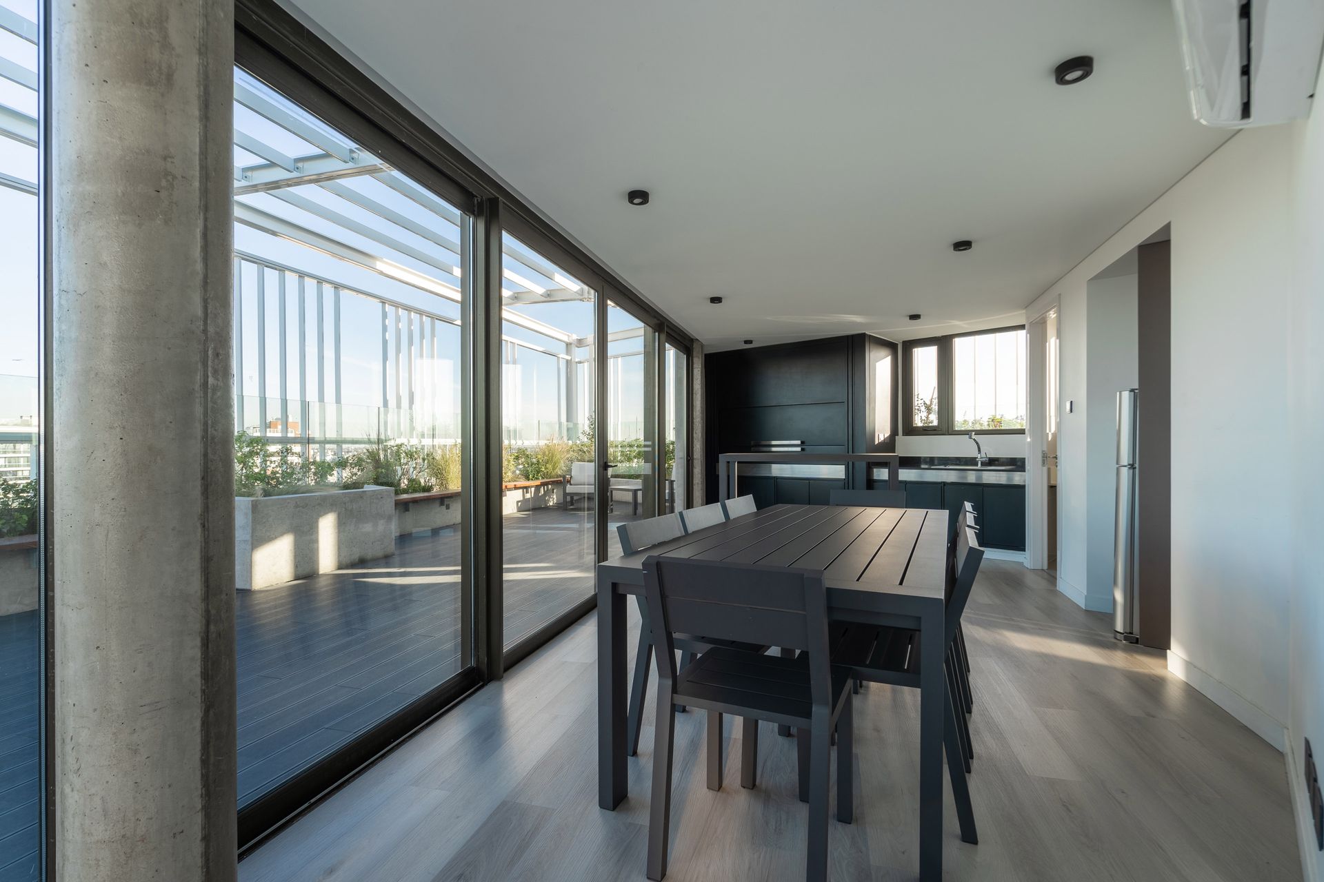 Casa En Martinez. 4 Ambientes. Refaccionada