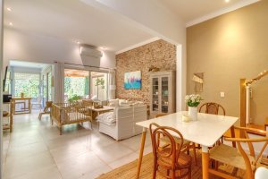 Casa En Martinez. 4 Ambientes. Refaccionada