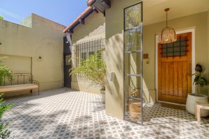 Casa En Martinez. 4 Ambientes. Refaccionada