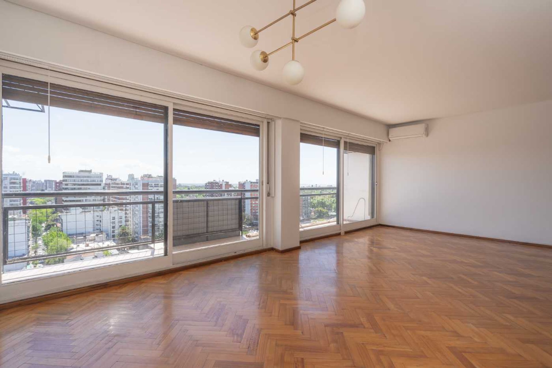 Depto En Venta Cuatro Amb. Martinez , Con Renta