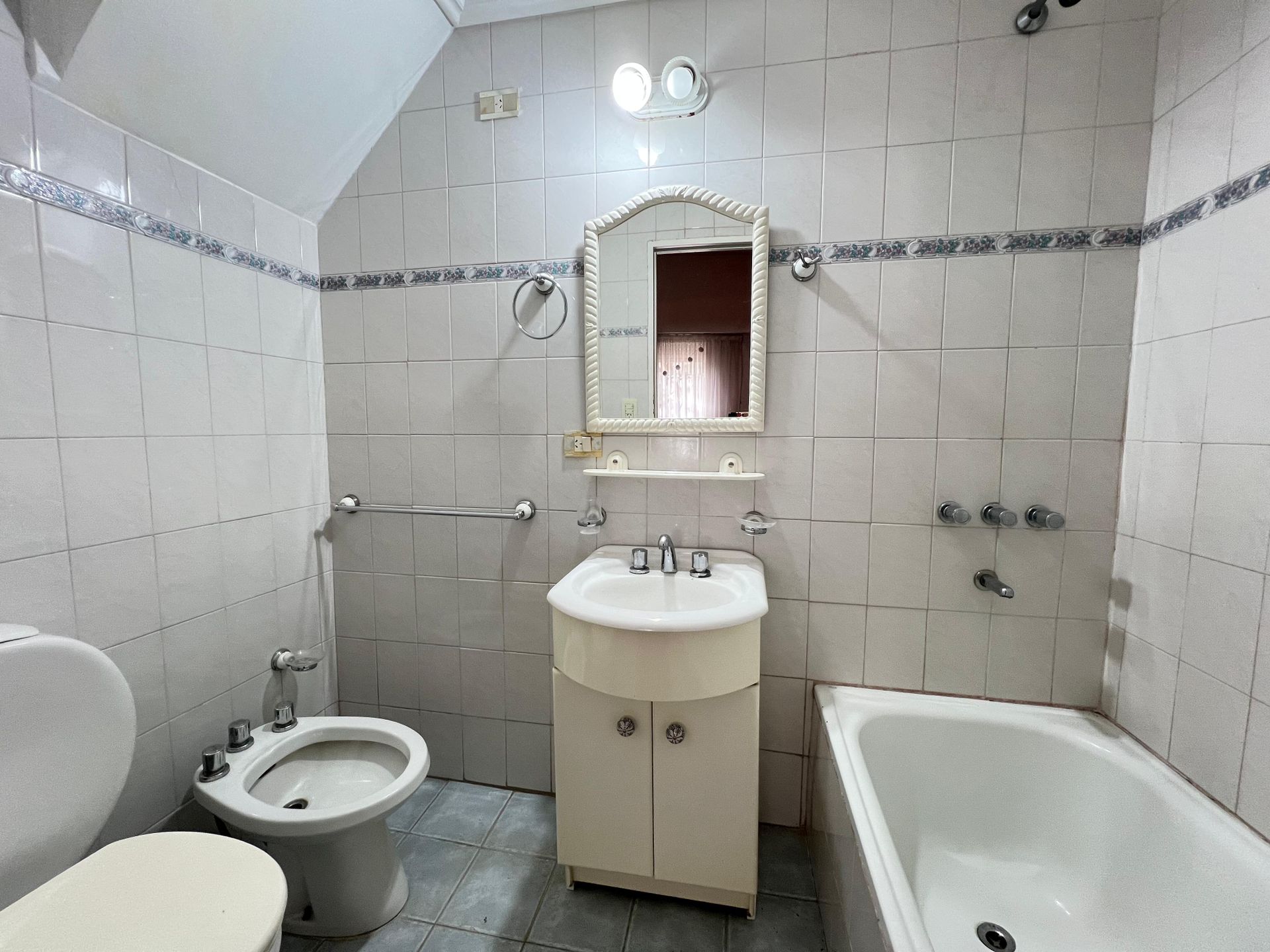 Venta Casa Multifamiliar En Martínez Con Terraza