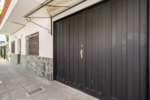 House for Sale - Commercial Use - V. Lopez