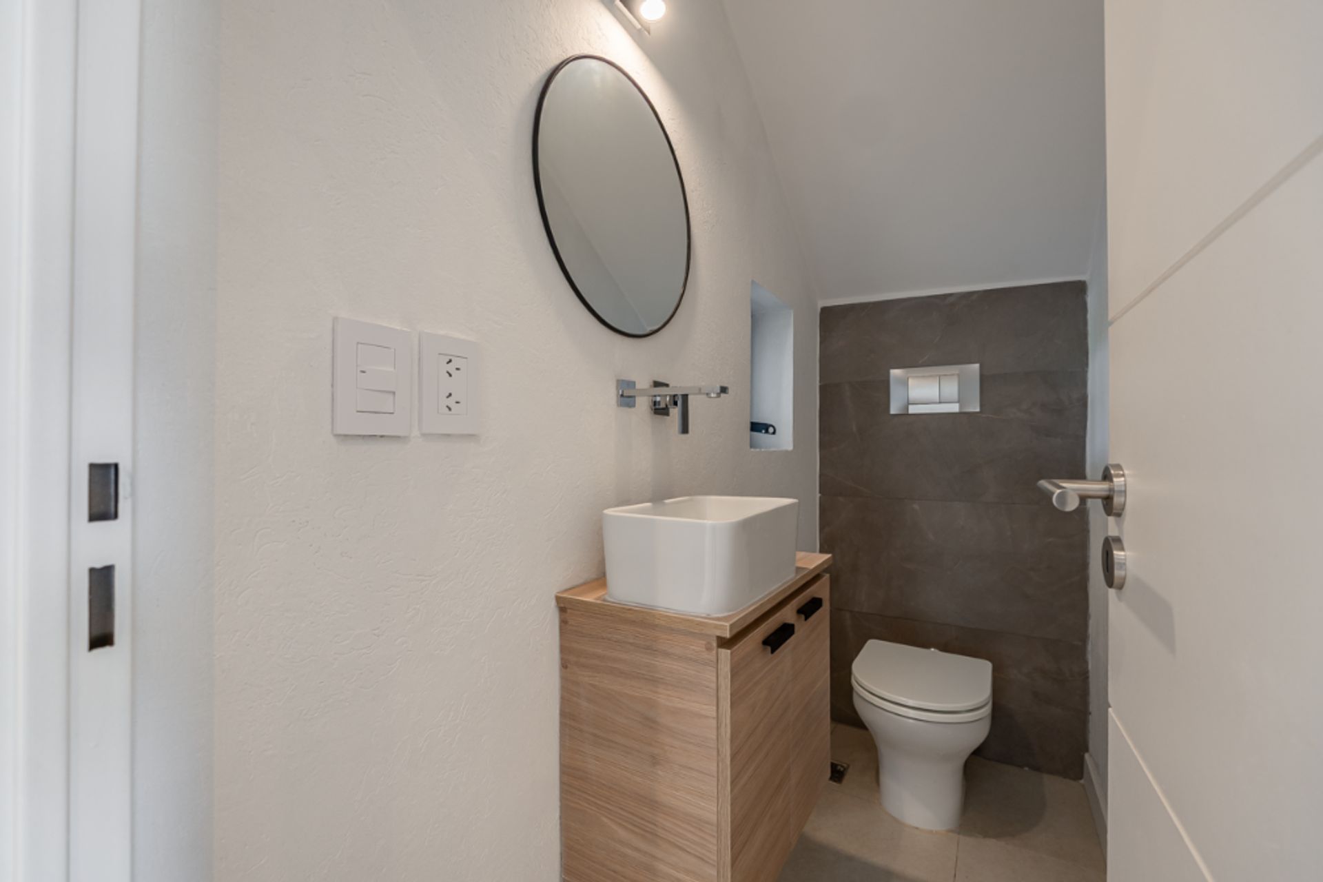 VENTA CASA A ESTRENAR 5 amb. Barrio Carpinchos