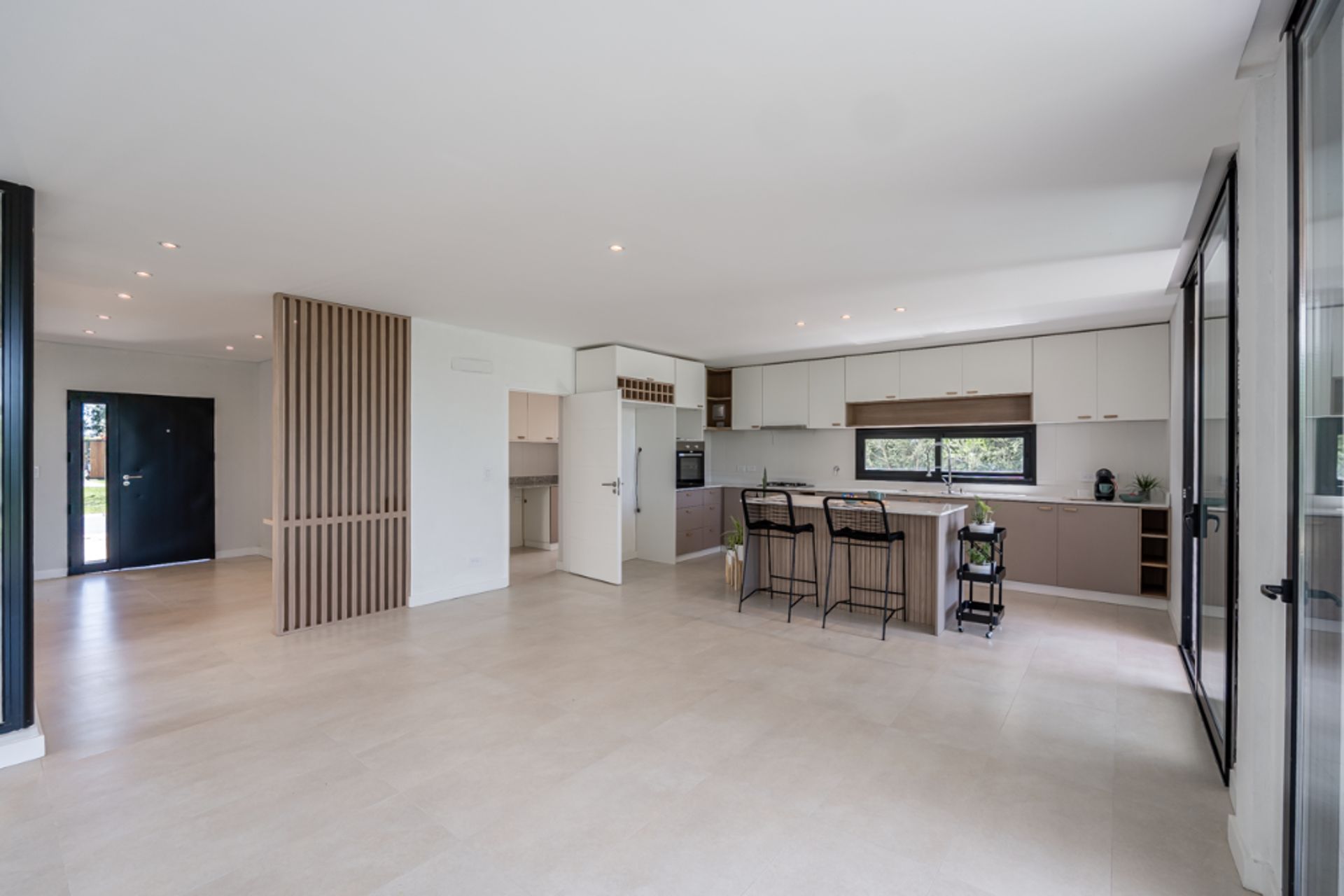 VENTA CASA A ESTRENAR 5 amb. Barrio Carpinchos