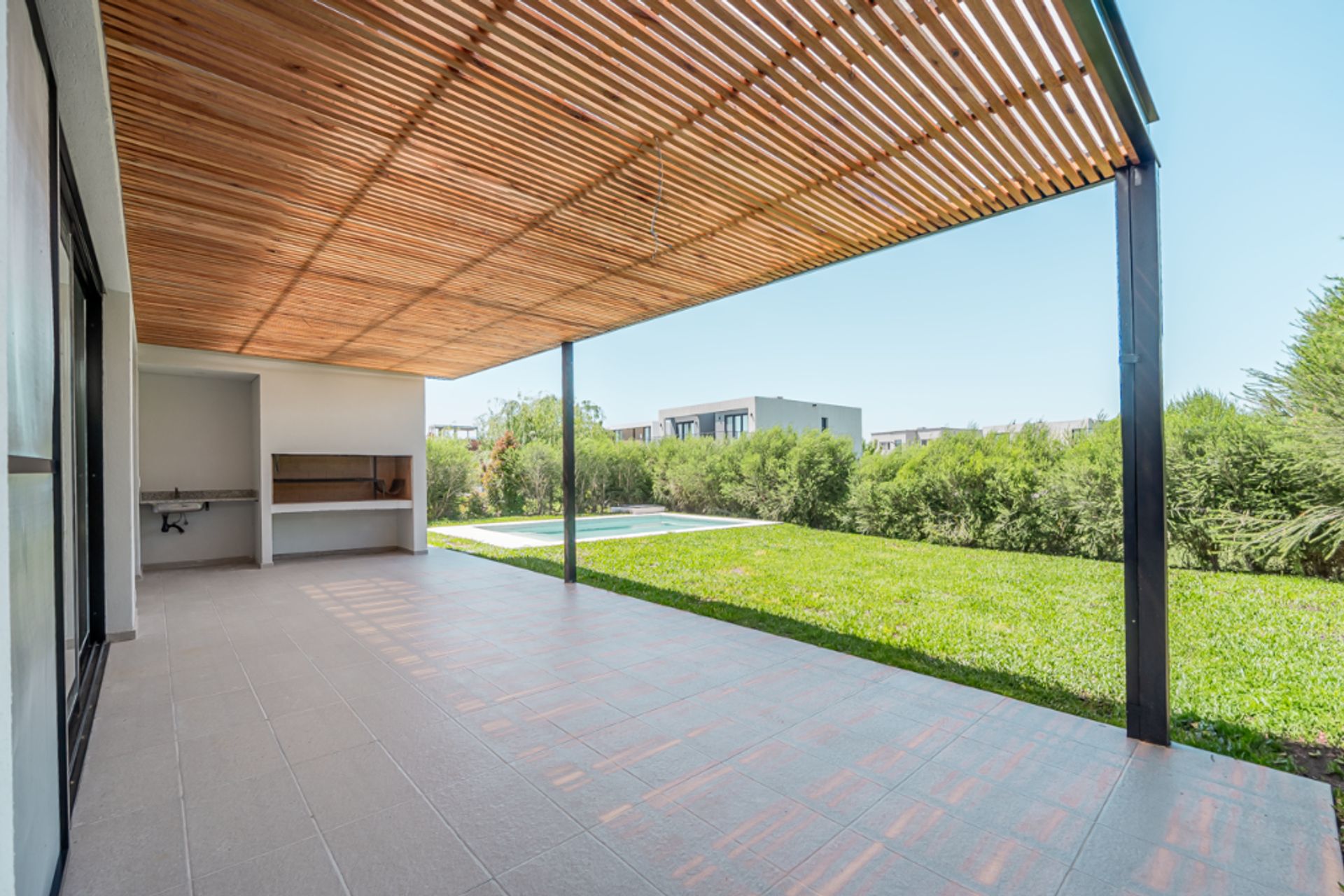 VENTA CASA A ESTRENAR 5 amb. Barrio Carpinchos