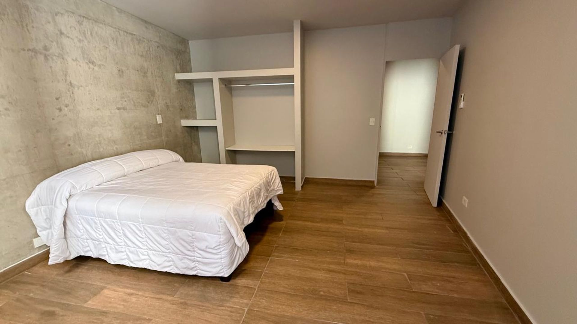 VENTA CASA A ESTRENAR 5 amb. Barrio Carpinchos