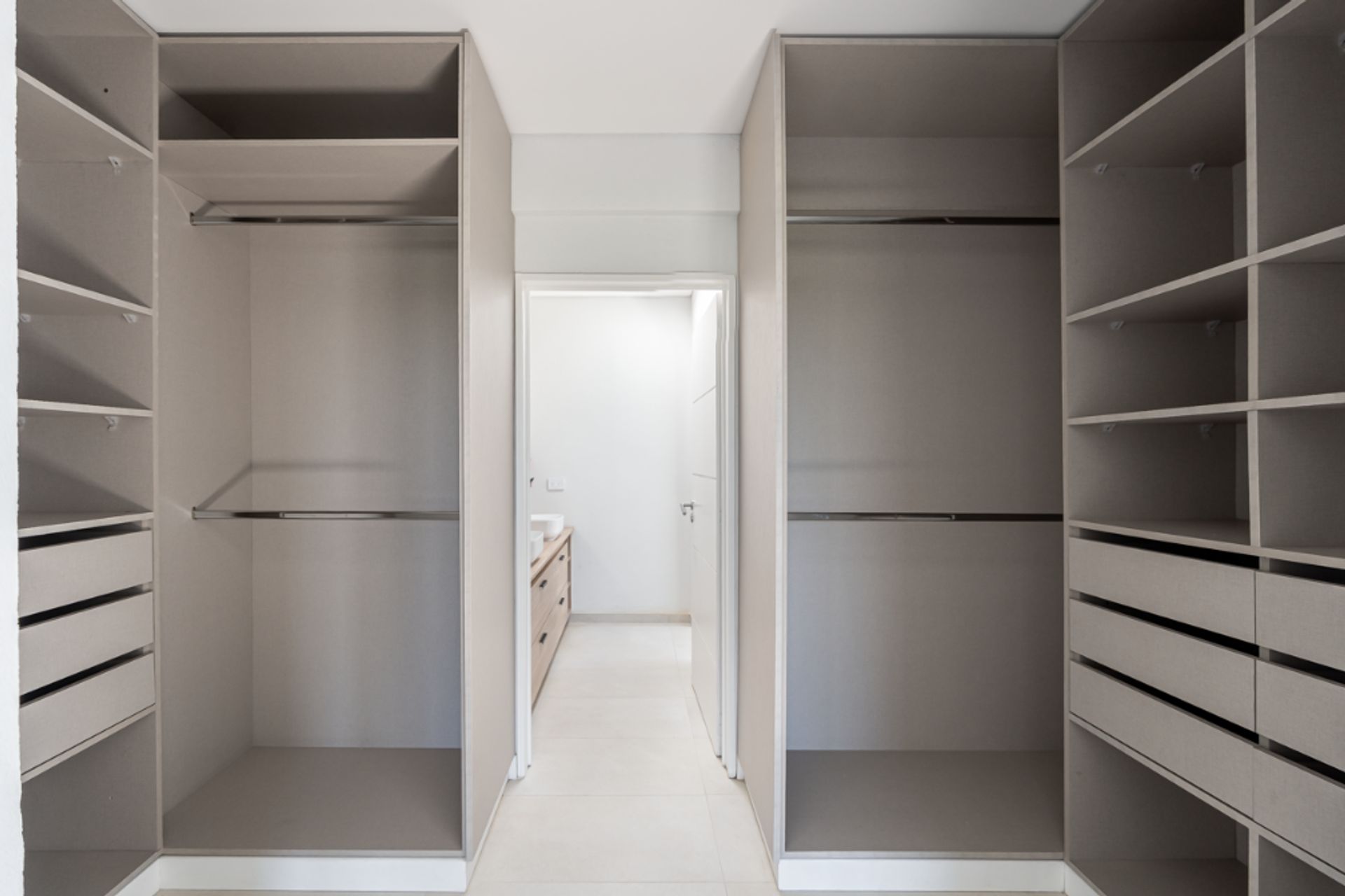 VENTA CASA A ESTRENAR 5 amb. Barrio Carpinchos