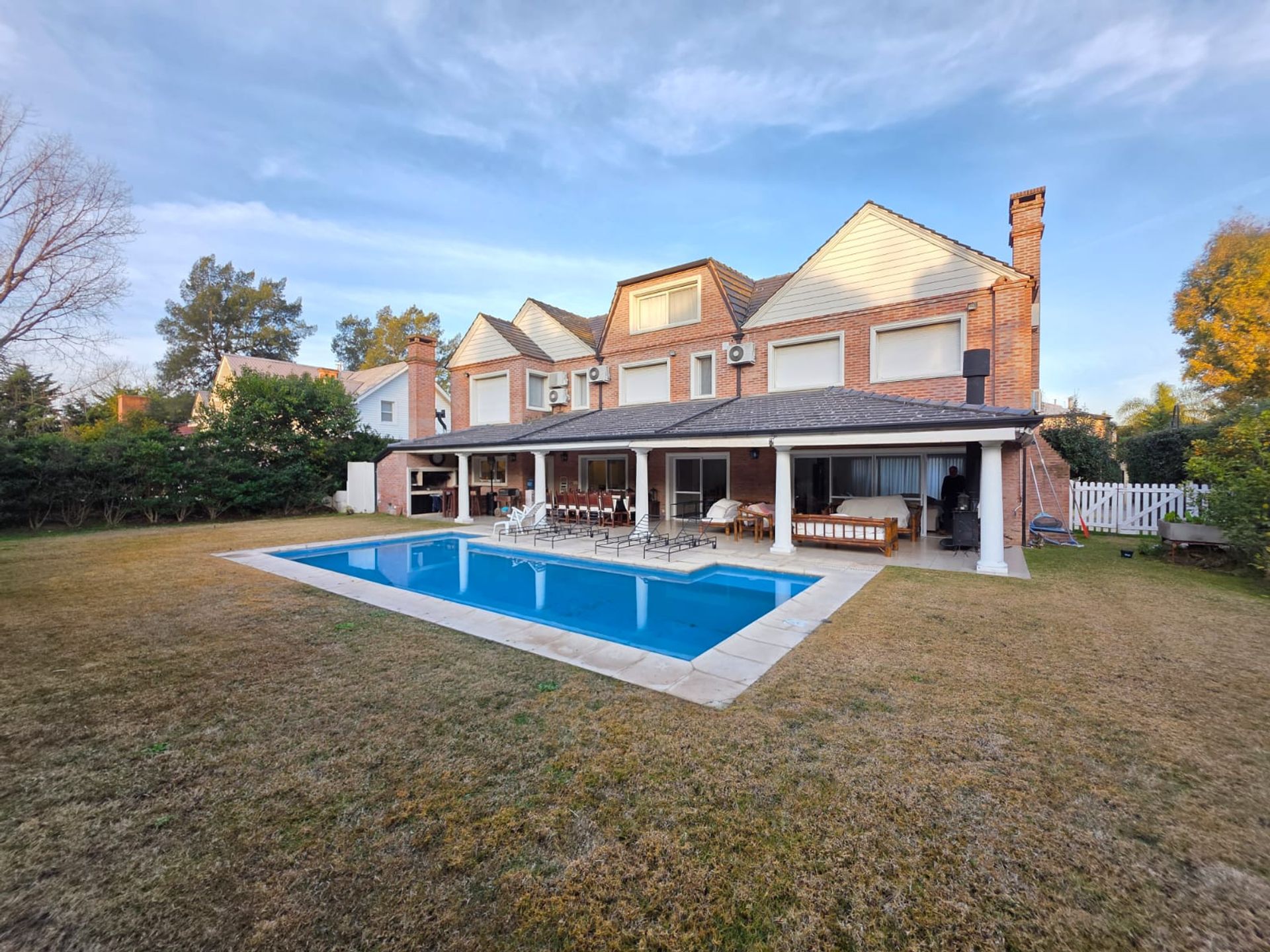 Alquiler temporario Lindísima Casa en Club Newman