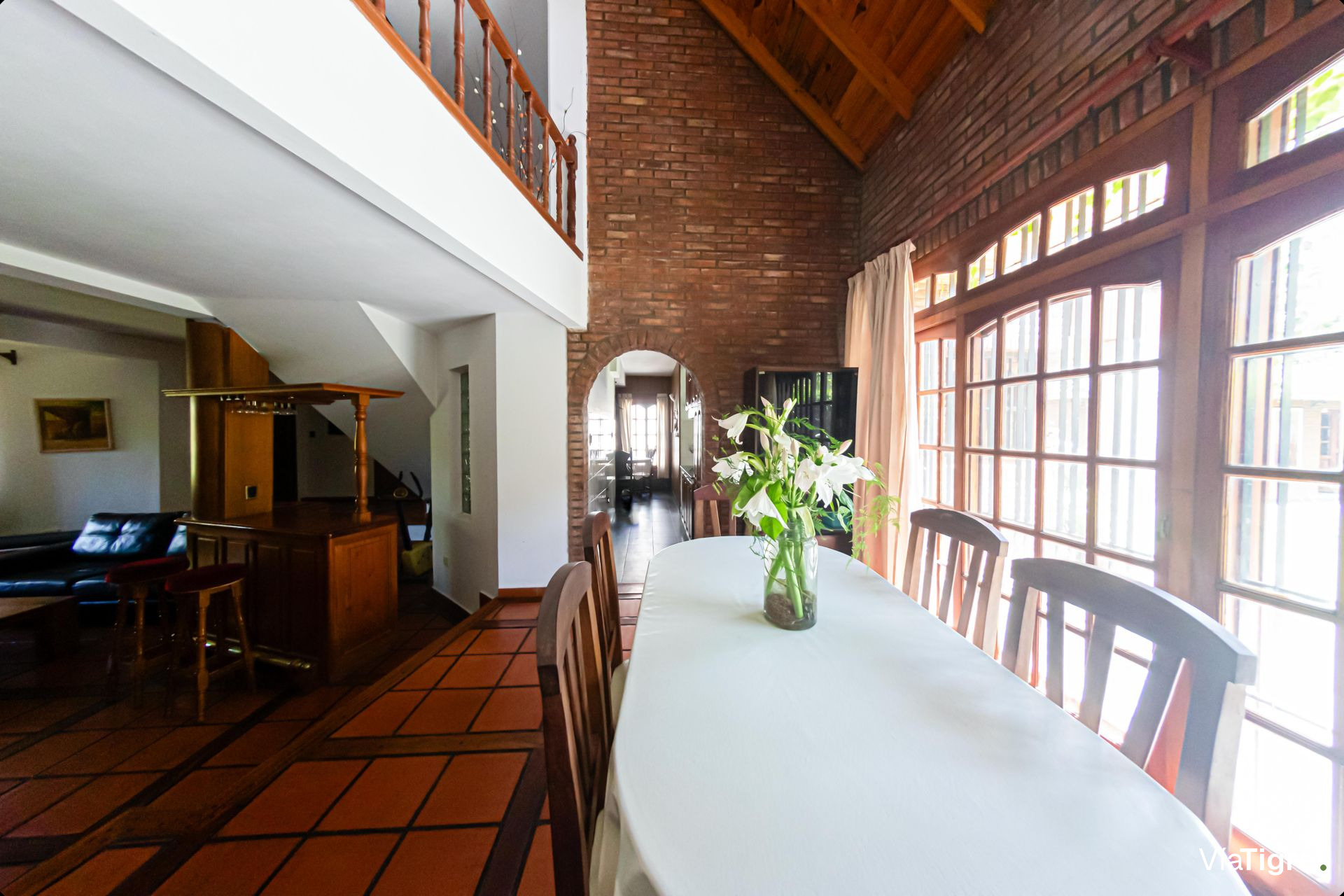 Venta casa con gran jardín y quincho - Pacheco -