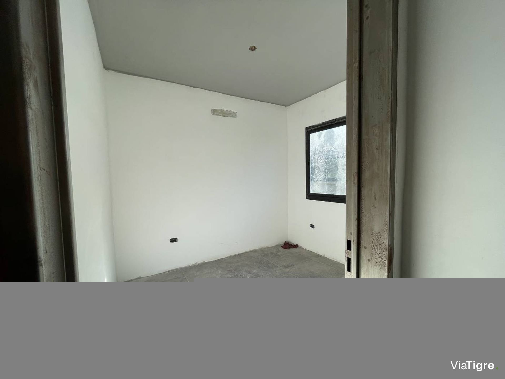 Venta casa con gran jardín y quincho - Pacheco -