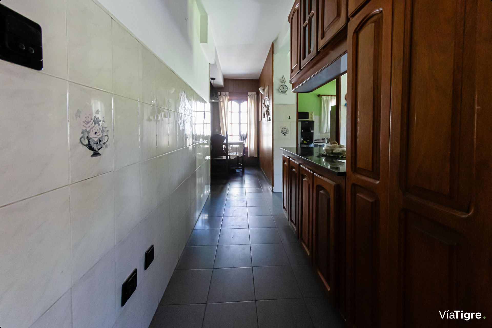 Venta casa con gran jardín y quincho - Pacheco -