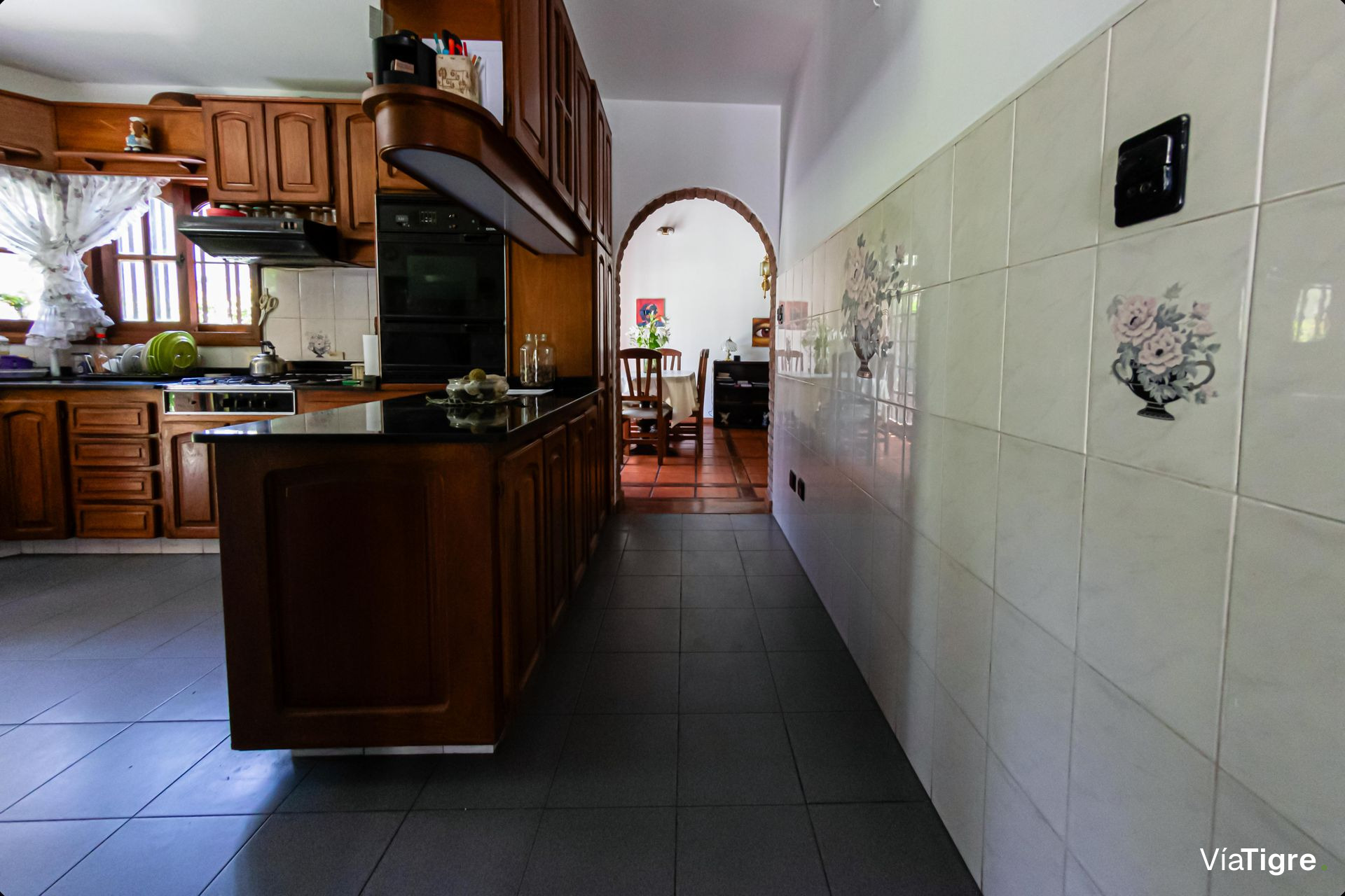 Venta casa con gran jardín y quincho - Pacheco -
