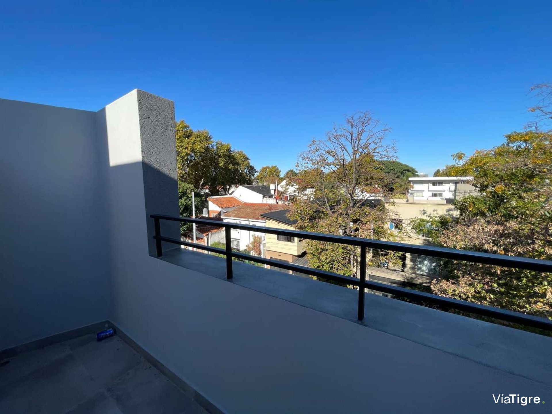 Venta casa con gran jardín y quincho - Pacheco -