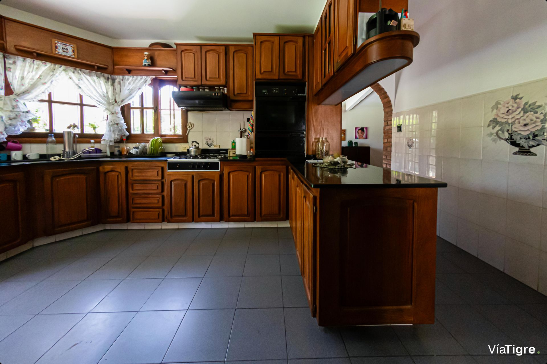 Venta casa con gran jardín y quincho - Pacheco -
