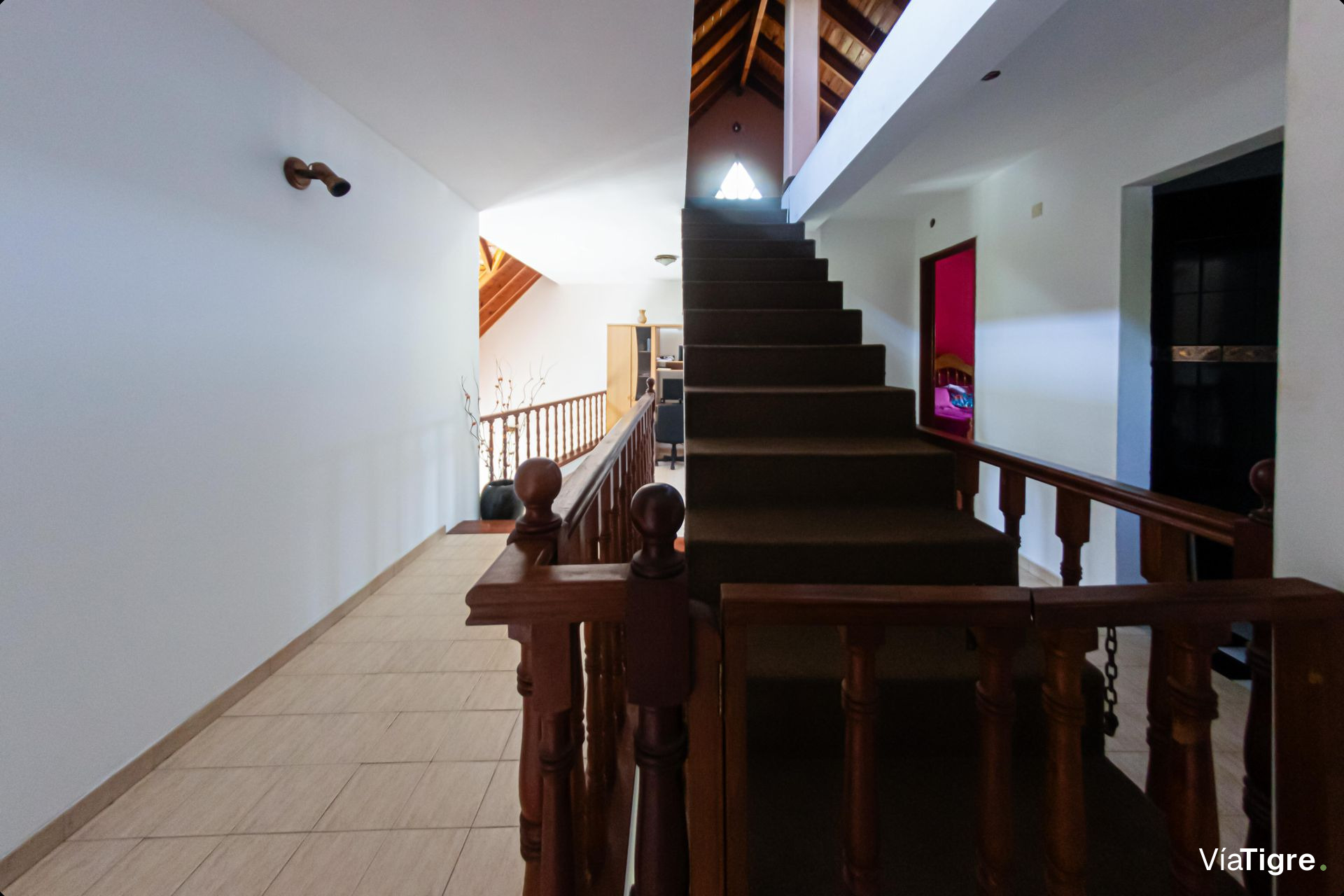 Venta casa con gran jardín y quincho - Pacheco -