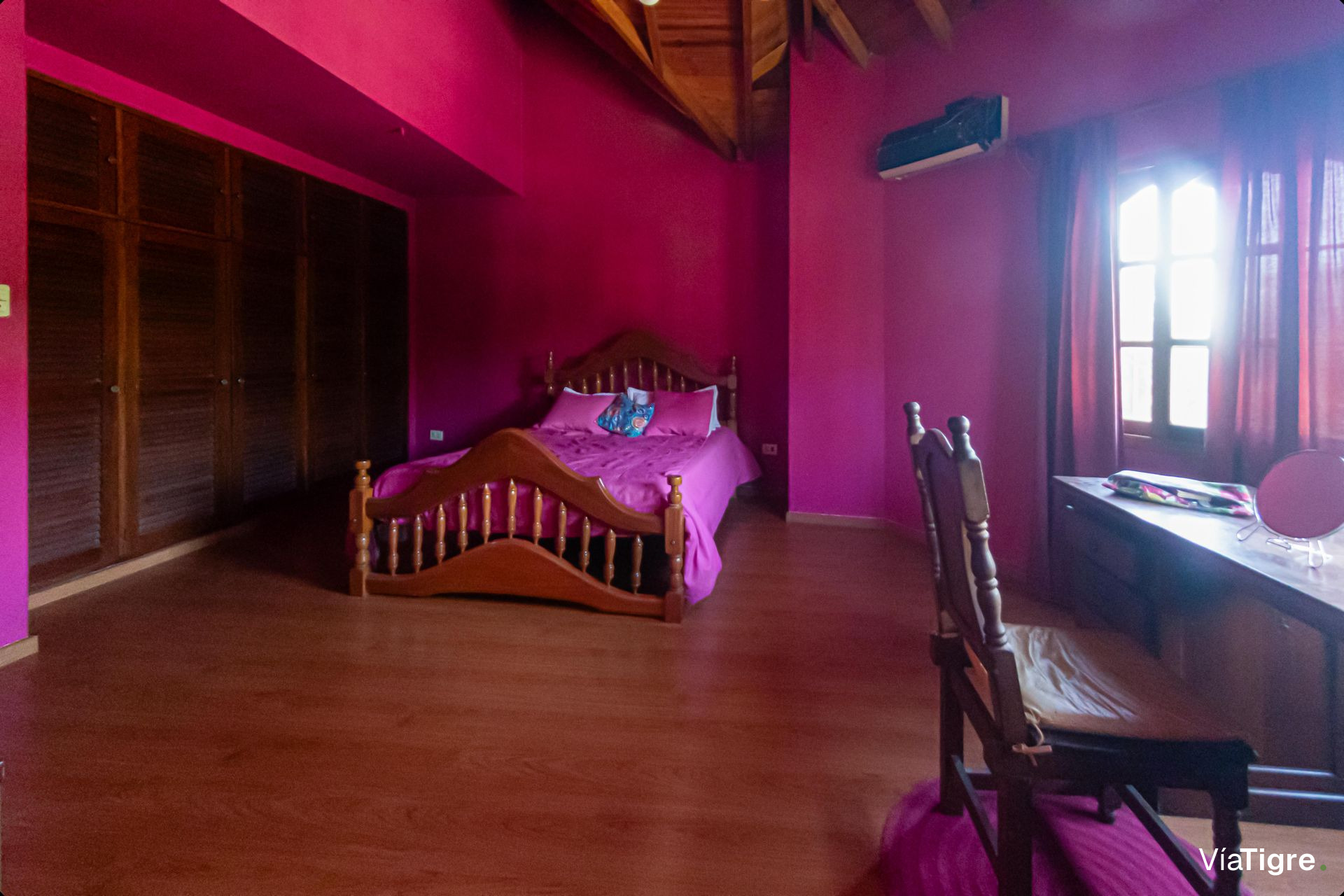 Venta casa con gran jardín y quincho - Pacheco -