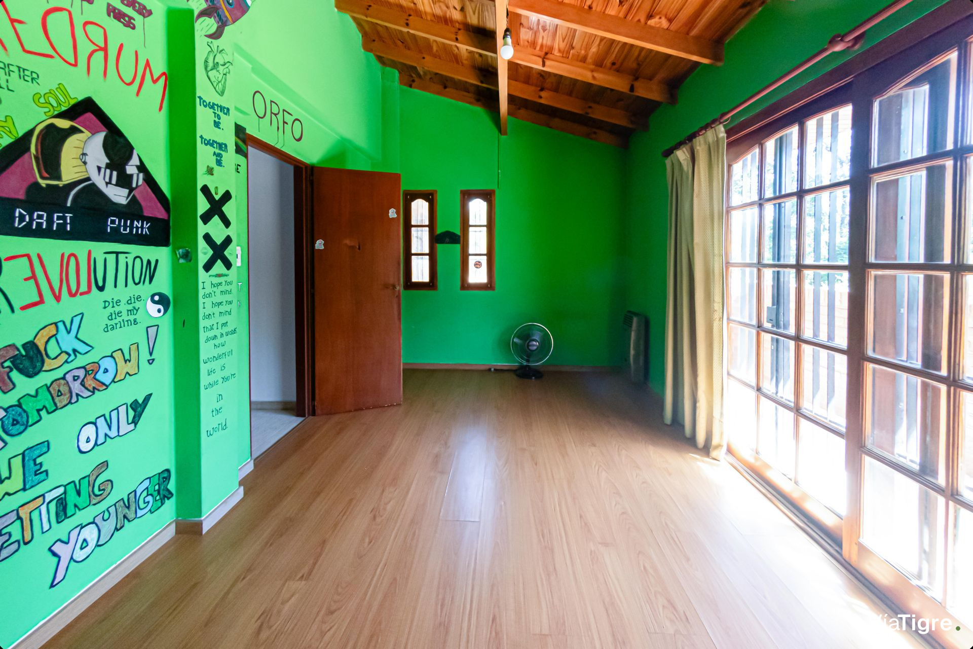 Venta casa con gran jardín y quincho - Pacheco -