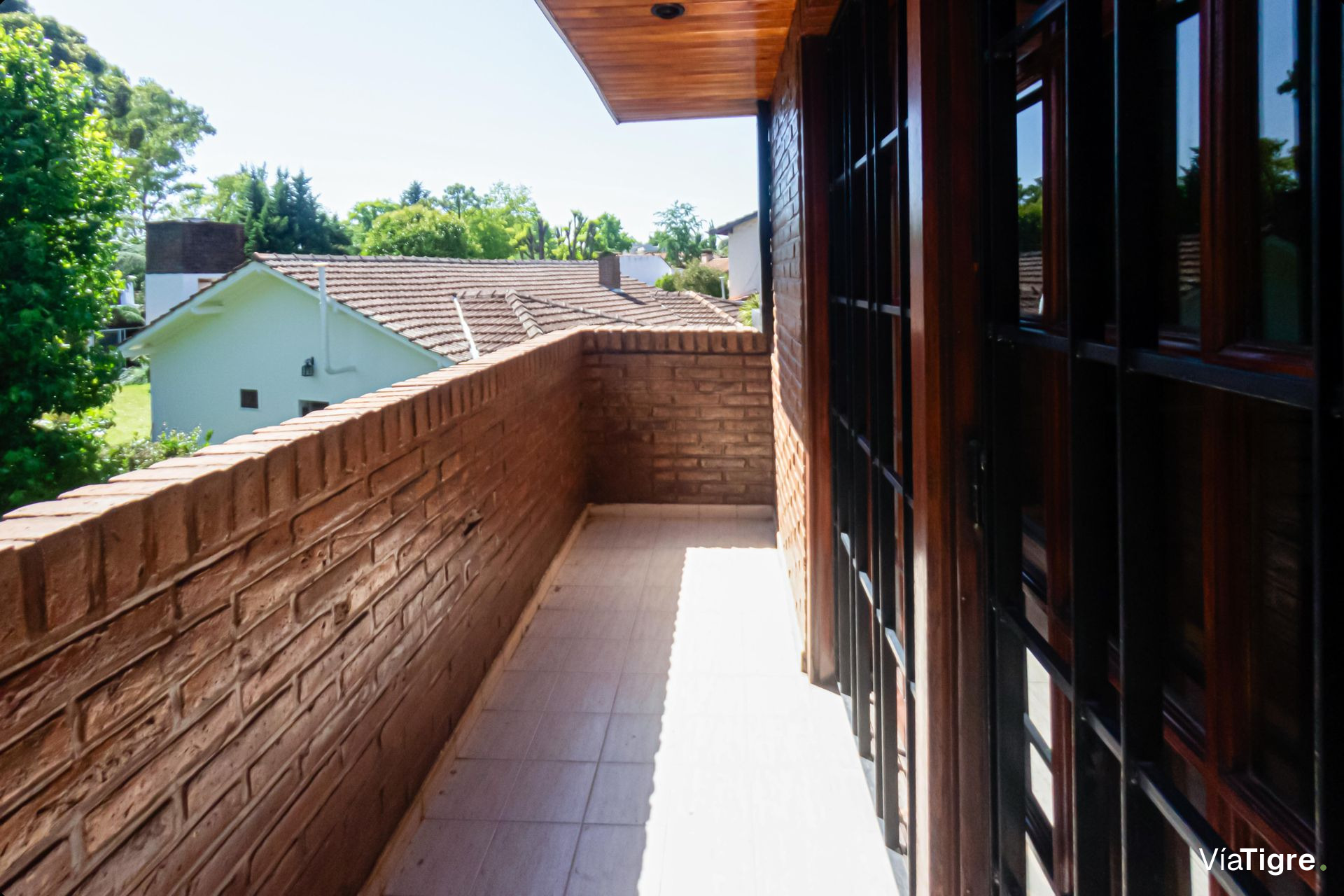 Venta casa con gran jardín y quincho - Pacheco -
