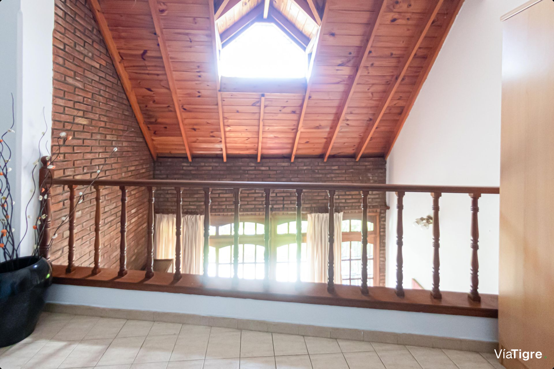 Venta casa con gran jardín y quincho - Pacheco -