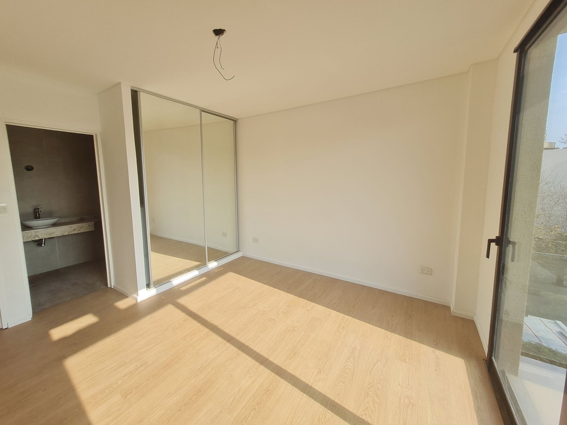 Venta De Triple Frente En Tigre - Puerto De Frutos