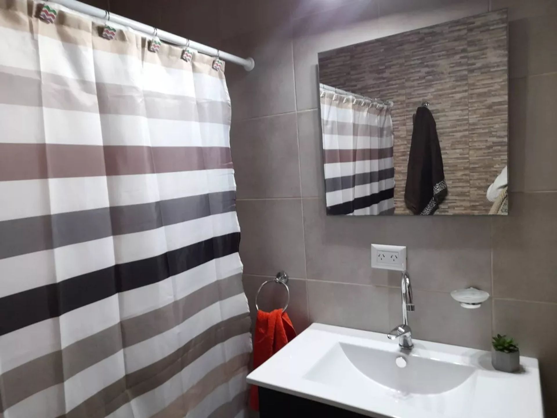 Venta. Duplex Con Balcón Y Cochera. Nordelta