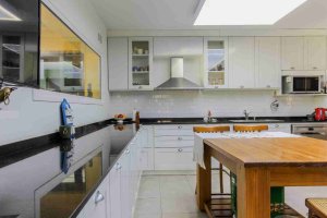 House 4 Rooms for Sale in Martinez