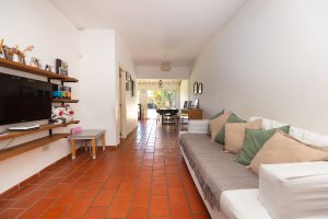 House 4 Rooms for Sale in Martinez