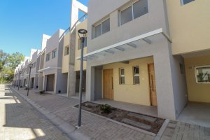 Alquiler Casa con pileta y quincho en Don Torcuato