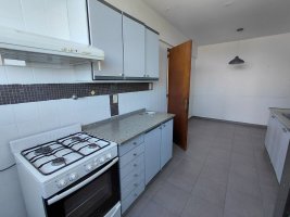 Dpto en alquiler 4 ambientes, cochera, baulera Oli