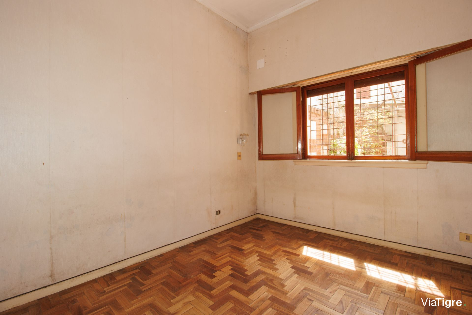 Venta casa con jardín y pileta - Villa Martelli
