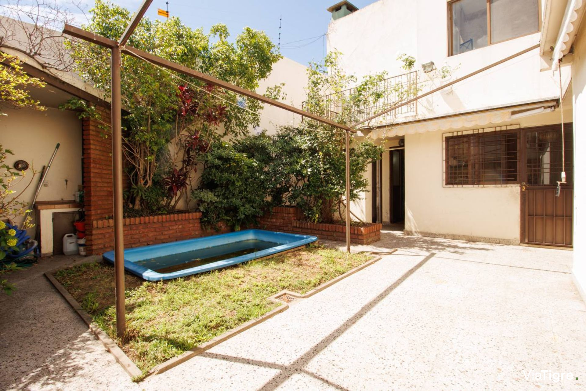 Venta casa con jardín y pileta - Villa Martelli