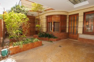 Venta casa con jardín y pileta - Villa Martelli