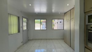 House for Rent. 4 bedrooms, pool, garage.