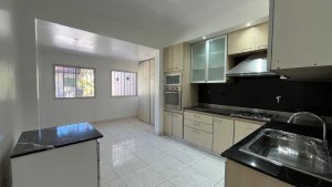 House for Rent. 4 bedrooms, pool, garage.