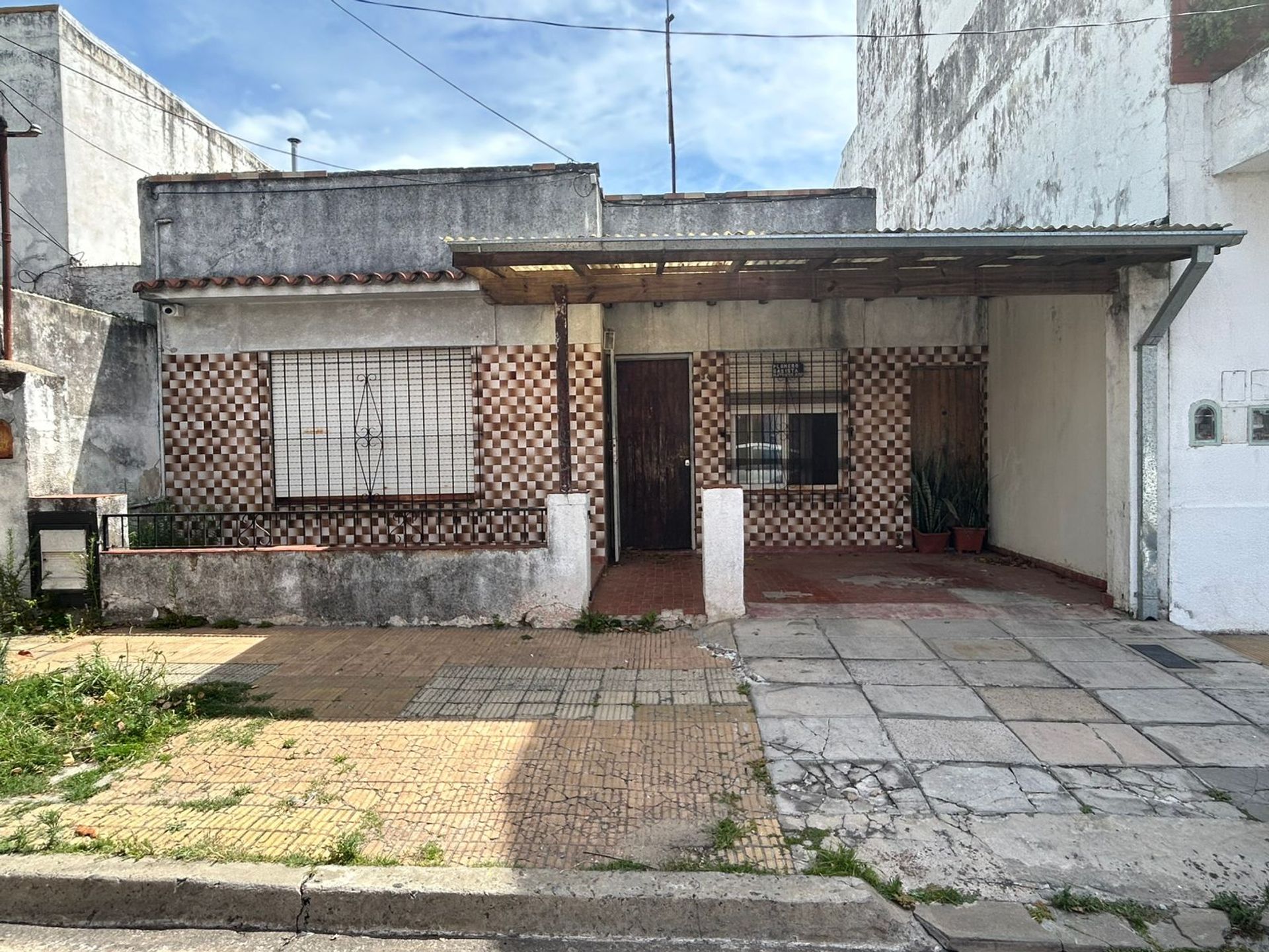 Casa en venta a refaccionar en Villa Martelli