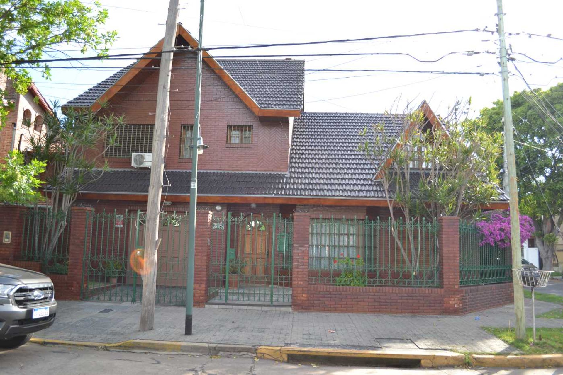 Casa c/ quincho y pileta Villa Adelina