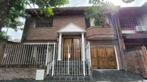 CASA EN VENTA 4 amb/cochera MARTINEZ Exc ubicacion