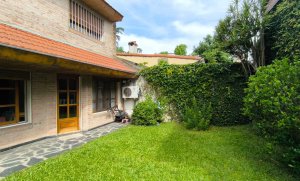 CASA EN VENTA 4 amb/cochera MARTINEZ Exc ubicacion