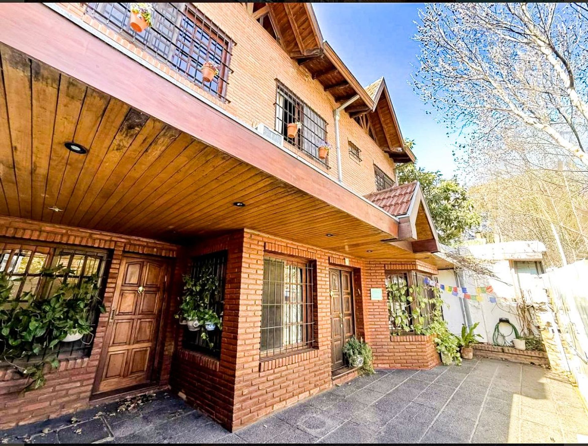 House for Sale: 7 Rooms, Garden, Pool – La Lucila