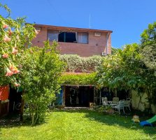 House for Sale: 7 Rooms, Garden, Pool – La Lucila