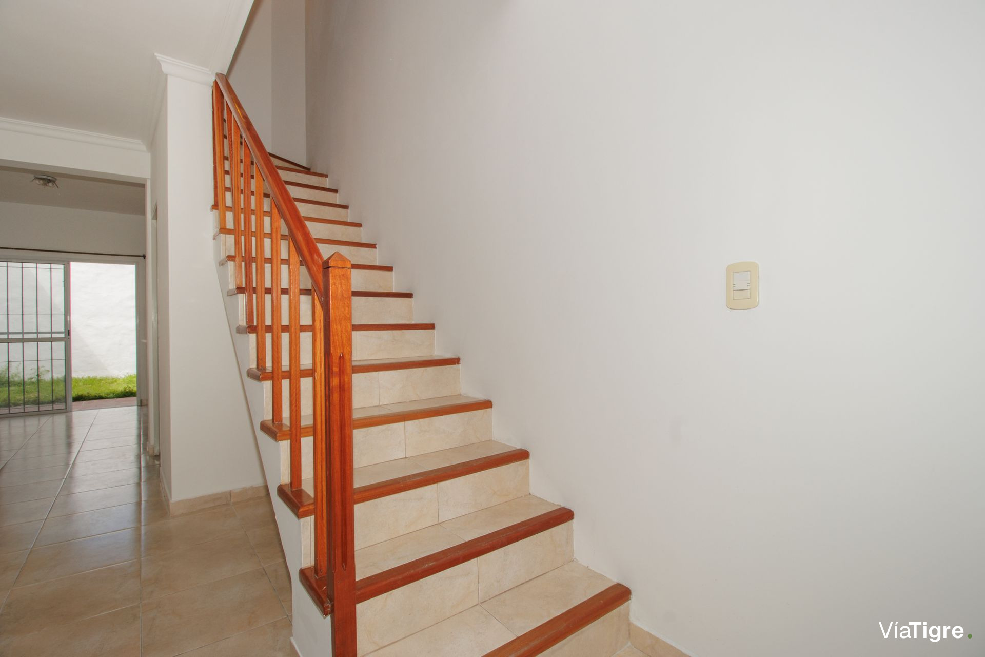 triplex con cochera en munro