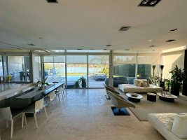 Short-term rental House Nordelta with heated pool