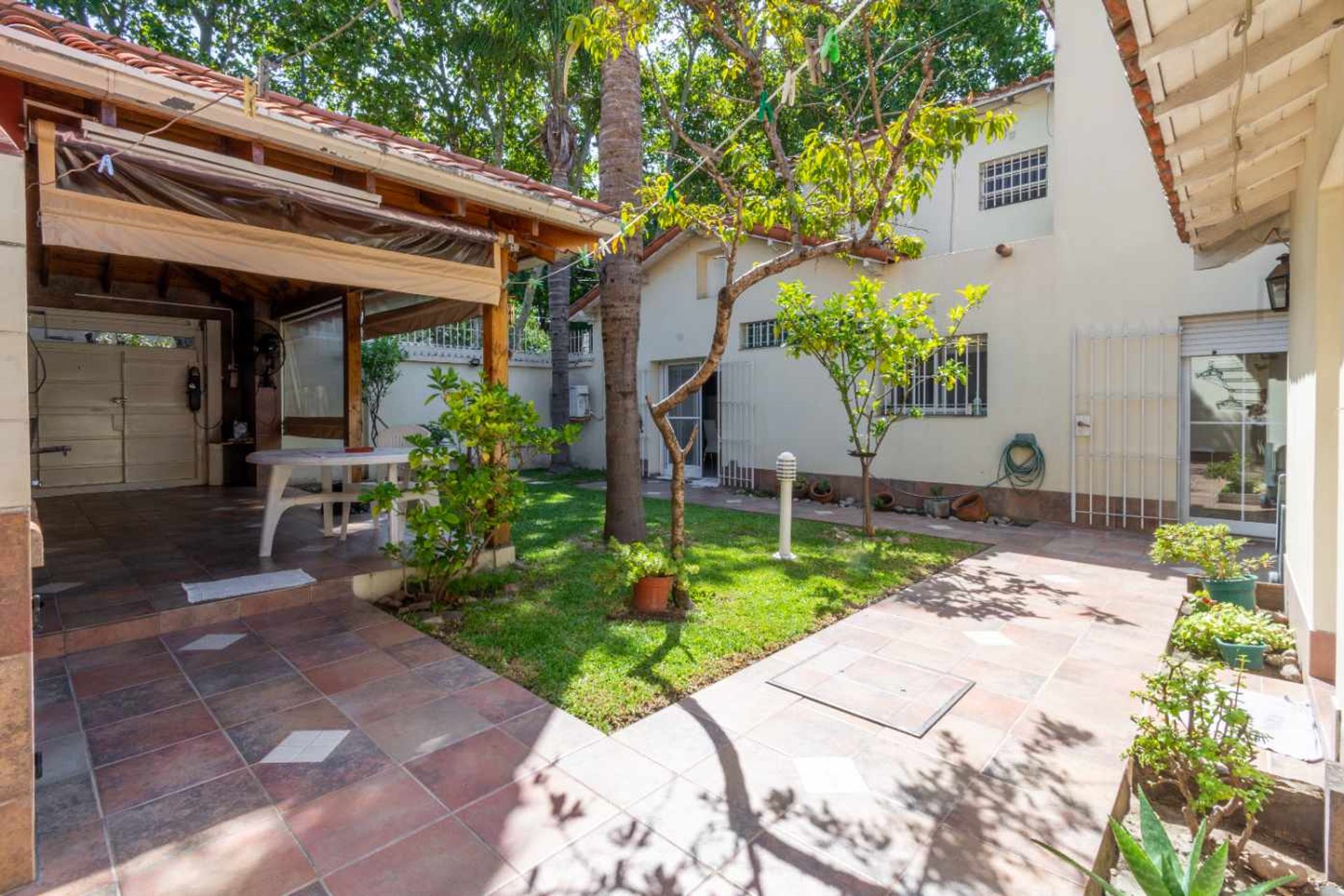 Florida House for Sale, 5 rooms, garden, garage, like new