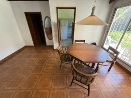 3-room house for rent on Munro Street, front garden