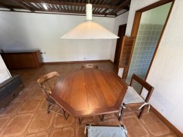 3-room house for rent on Munro Street, front garden