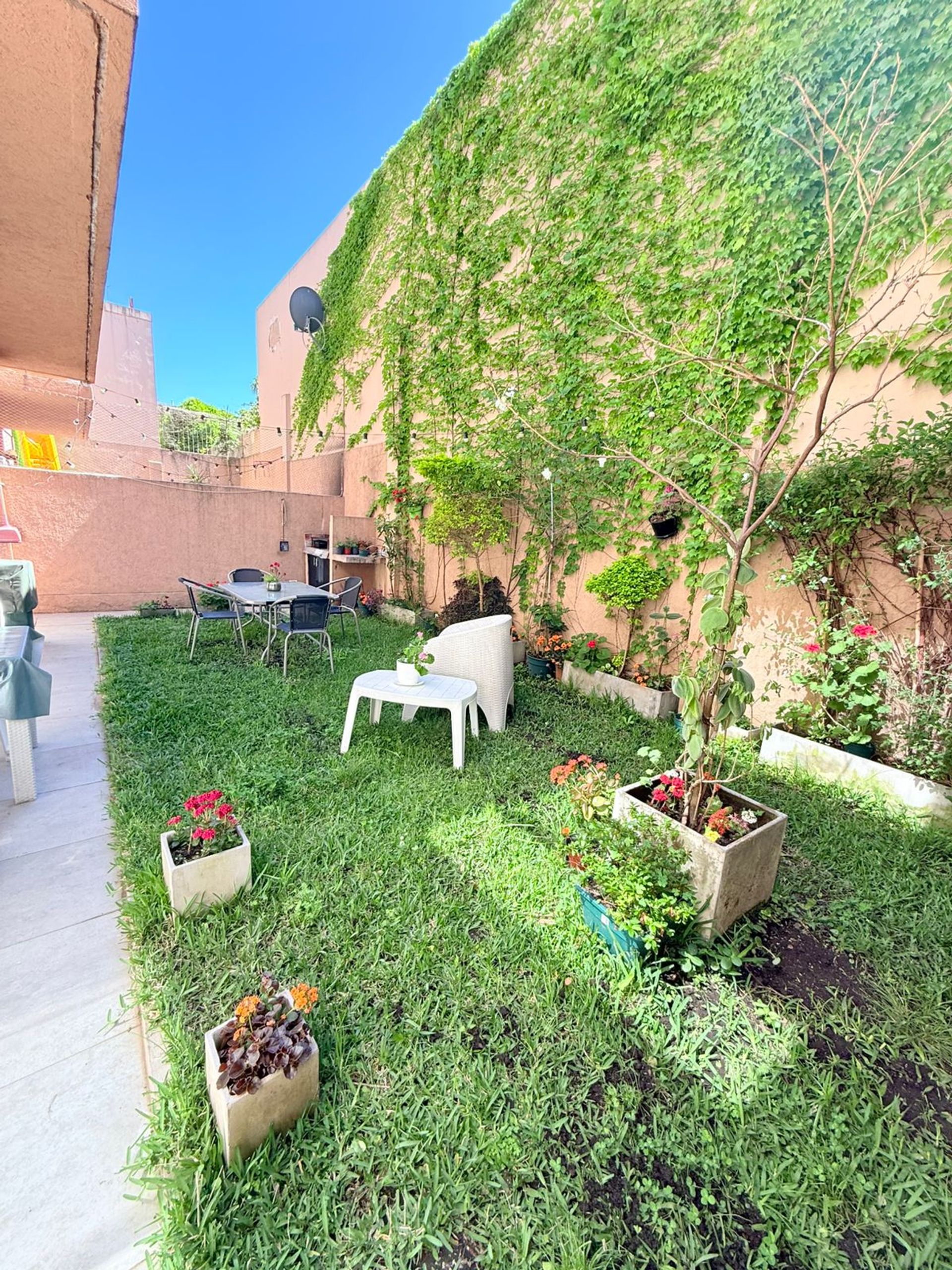 Venta Depto Dos Ambientes Con Jardin Y Cochera