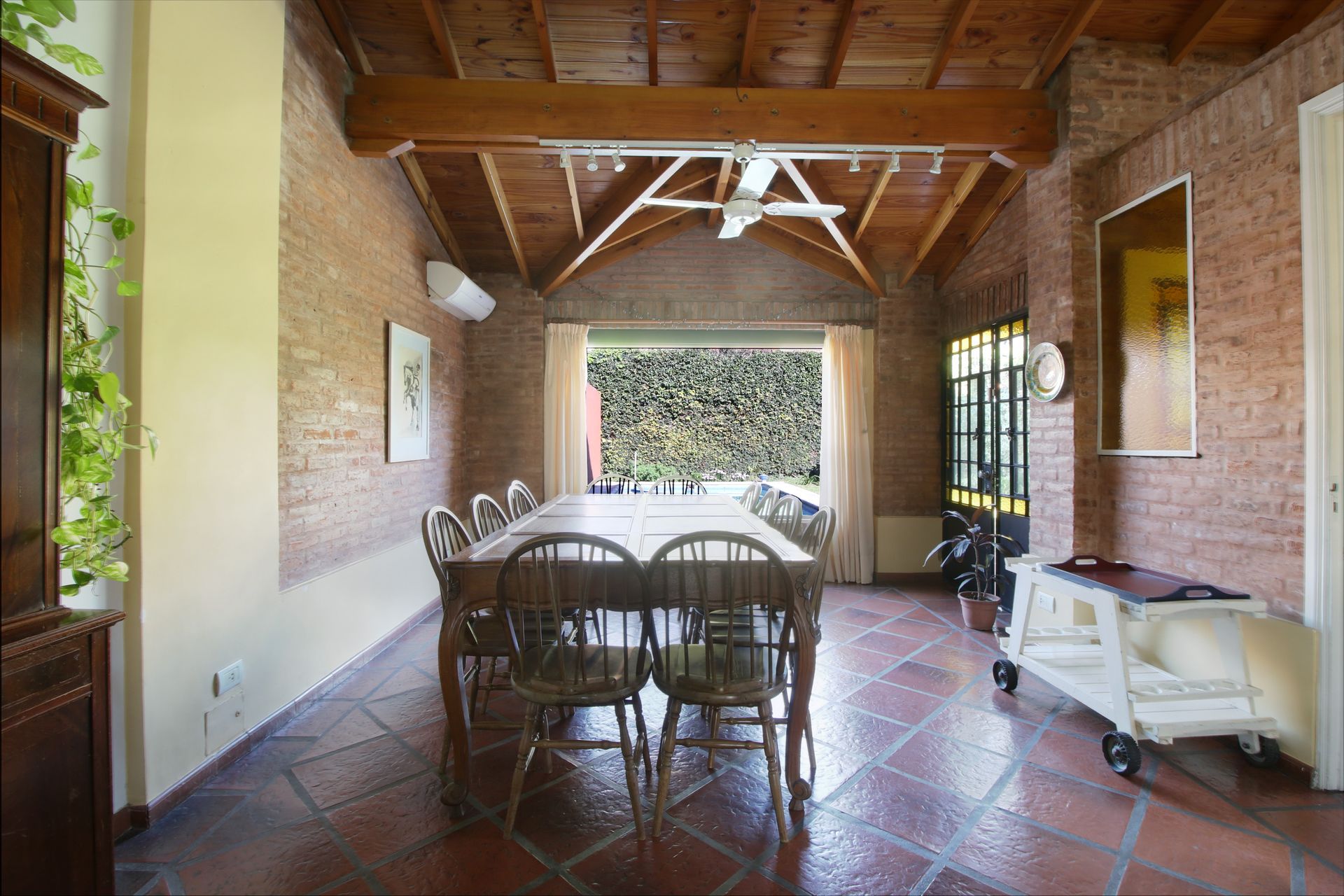 VENTA CASA 7 amb. play, pileta jardin Martinez.