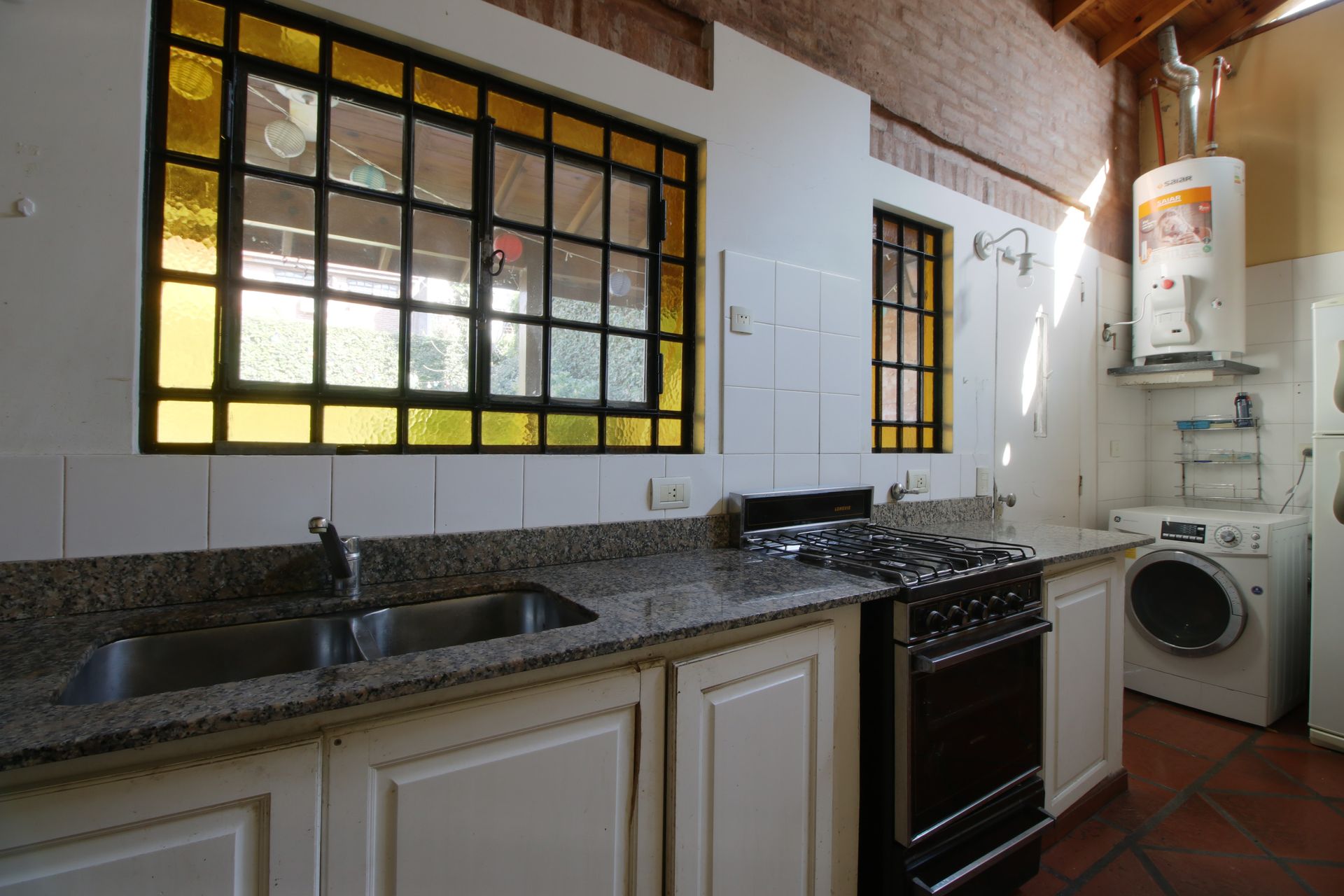 VENTA CASA 7 amb. play, pileta jardin Martinez.
