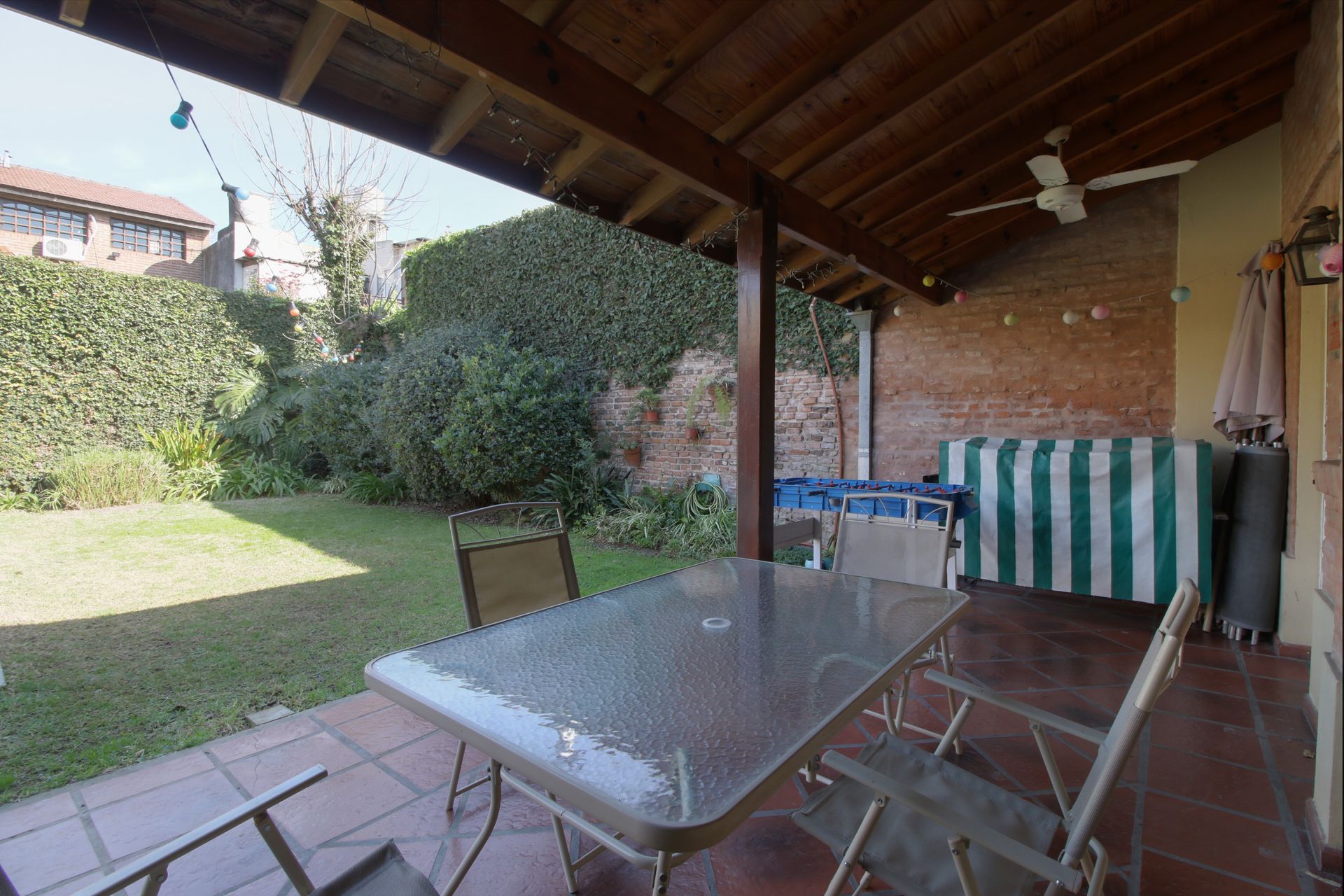 VENTA CASA 7 amb. play, pileta jardin Martinez.