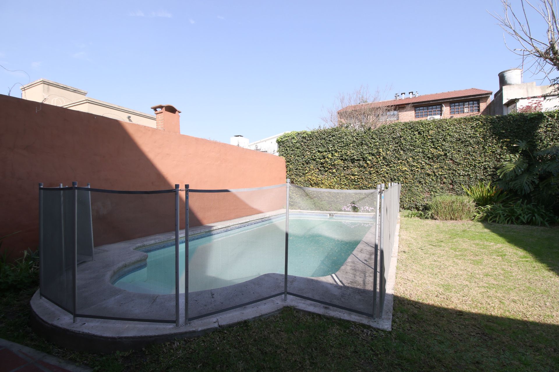 VENTA CASA 7 amb. play, pileta jardin Martinez.